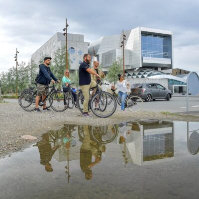 Billede af Kenneth og en gruppe tourister på cykel